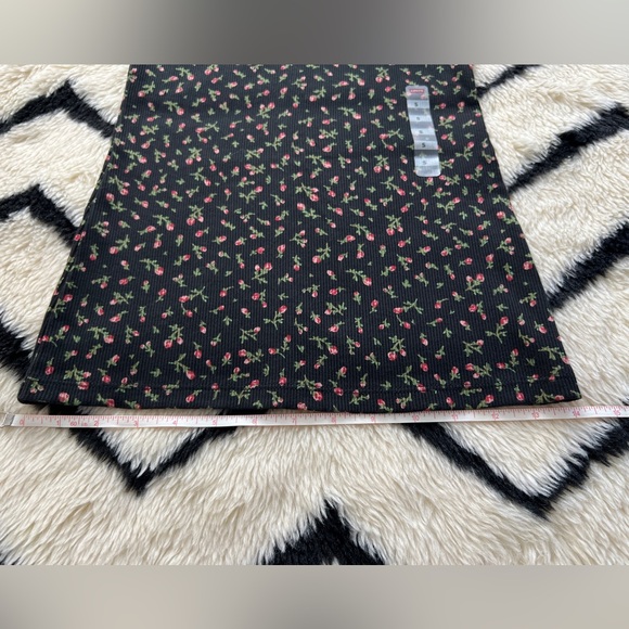 Levi’s rose bud tank top NWT size small - Picture 4 of 9